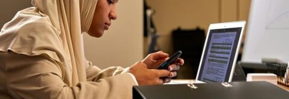 english-tutor-typing-and-social-media-managing